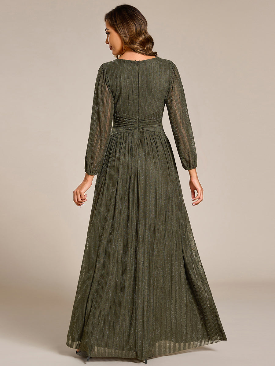 Funkelndes Abendkleid in A-Linie mit Empire-Taille und langen Ärmeln #farbe_Olivgrün