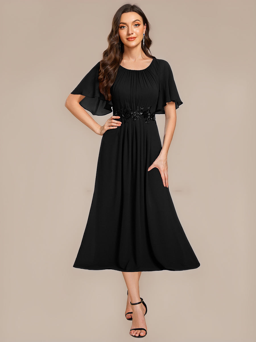 Midi Länge A Linie Chiffon Kleid Mit Rundhalsausschnitt Raffung Blumenmuster Und Applikationen #Farbe_Schwarz