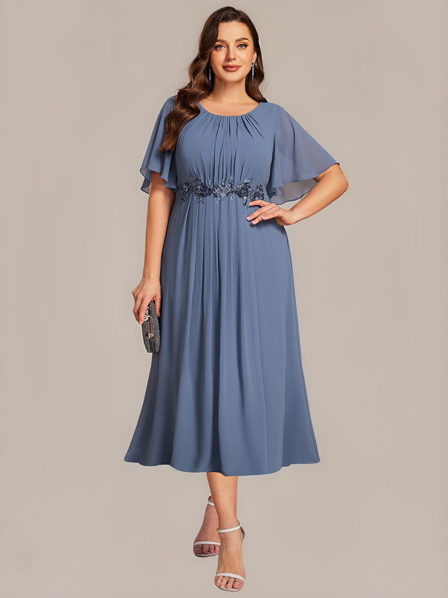 Midi Länge A Linie Chiffon Kleid Mit Rundhalsausschnitt Raffung Blumenmuster Und Applikationen #Farbe_Taubenblau