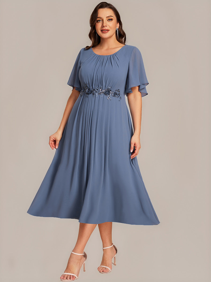 Midi Länge A Linie Chiffon Kleid Mit Rundhalsausschnitt Raffung Blumenmuster Und Applikationen #Farbe_Taubenblau