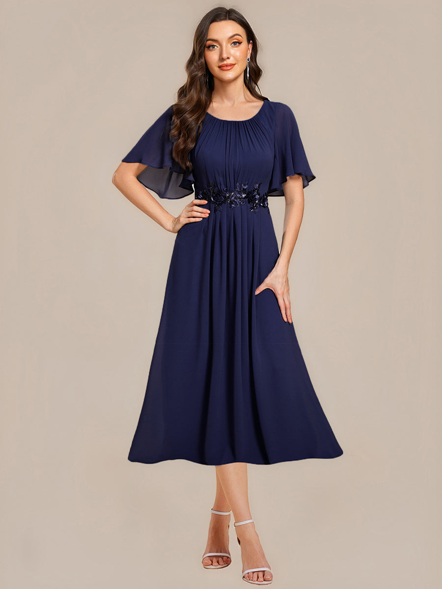 Midi Länge A Linie Chiffon Kleid Mit Rundhalsausschnitt Raffung Blumenmuster Und Applikationen #Farbe_Marineblau