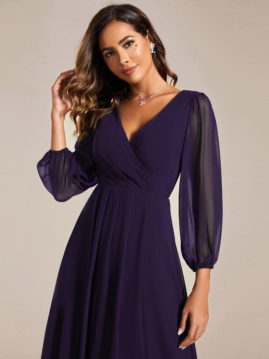 Robe d'invit¨¦ de mariage trap¨¨ze en mousseline fluide ¨¤ encolure ronde et longueur au genou #farbe_Dunkel Violett Robe d'invit¨¦ de mariage trap¨¨ze en mousseline fluide ¨¤ encolure ronde et longueur au genou #farbe_Dunkel Violett