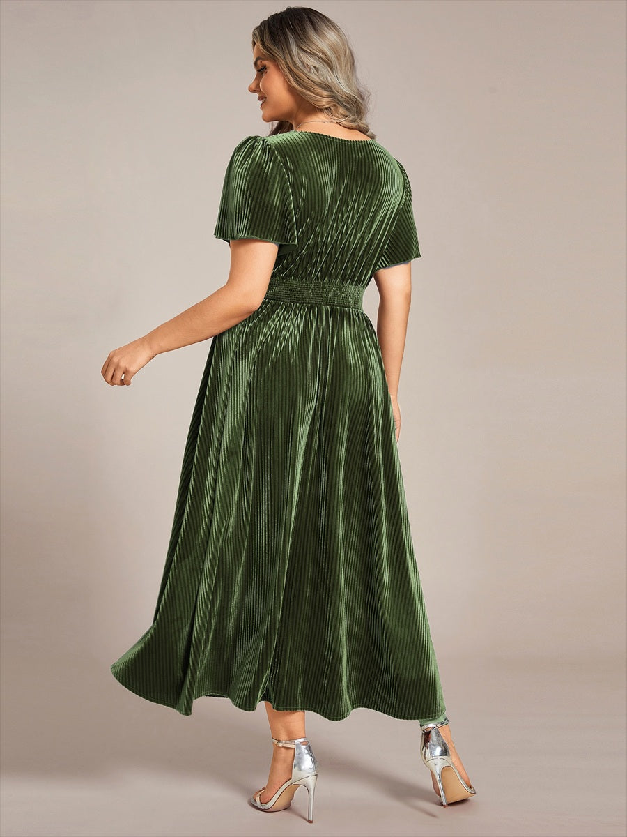 Midi Tee-Länge A-Linie Kleid Mit V-Ausschnitt Aus Weichem Samt Elegant Und Bequem Kleid #Farbe_Olivgrün
