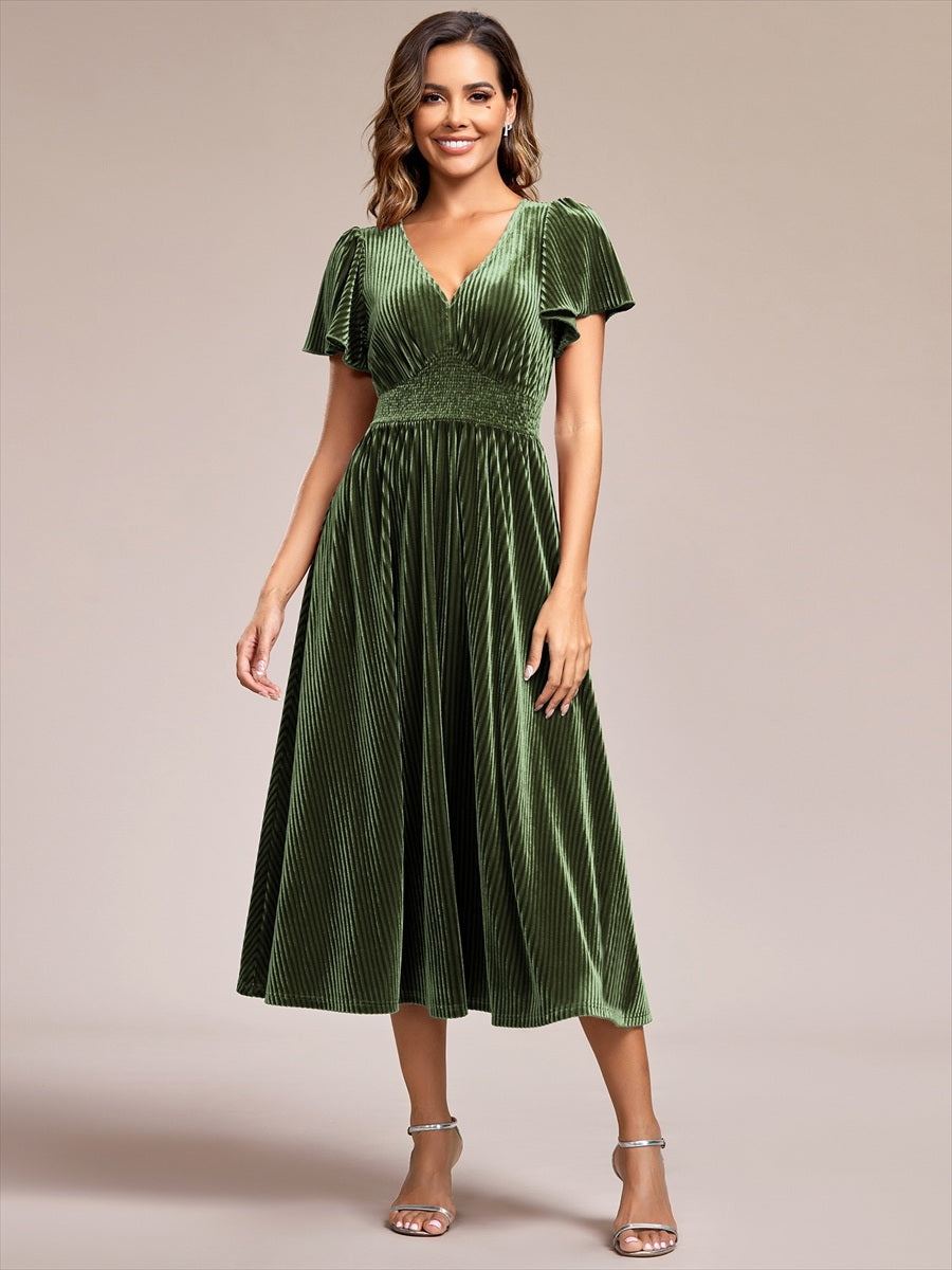 Midi Tee-Länge A-Linie Kleid Mit V-Ausschnitt Aus Weichem Samt Elegant Und Bequem Kleid #Farbe_Olivgrün