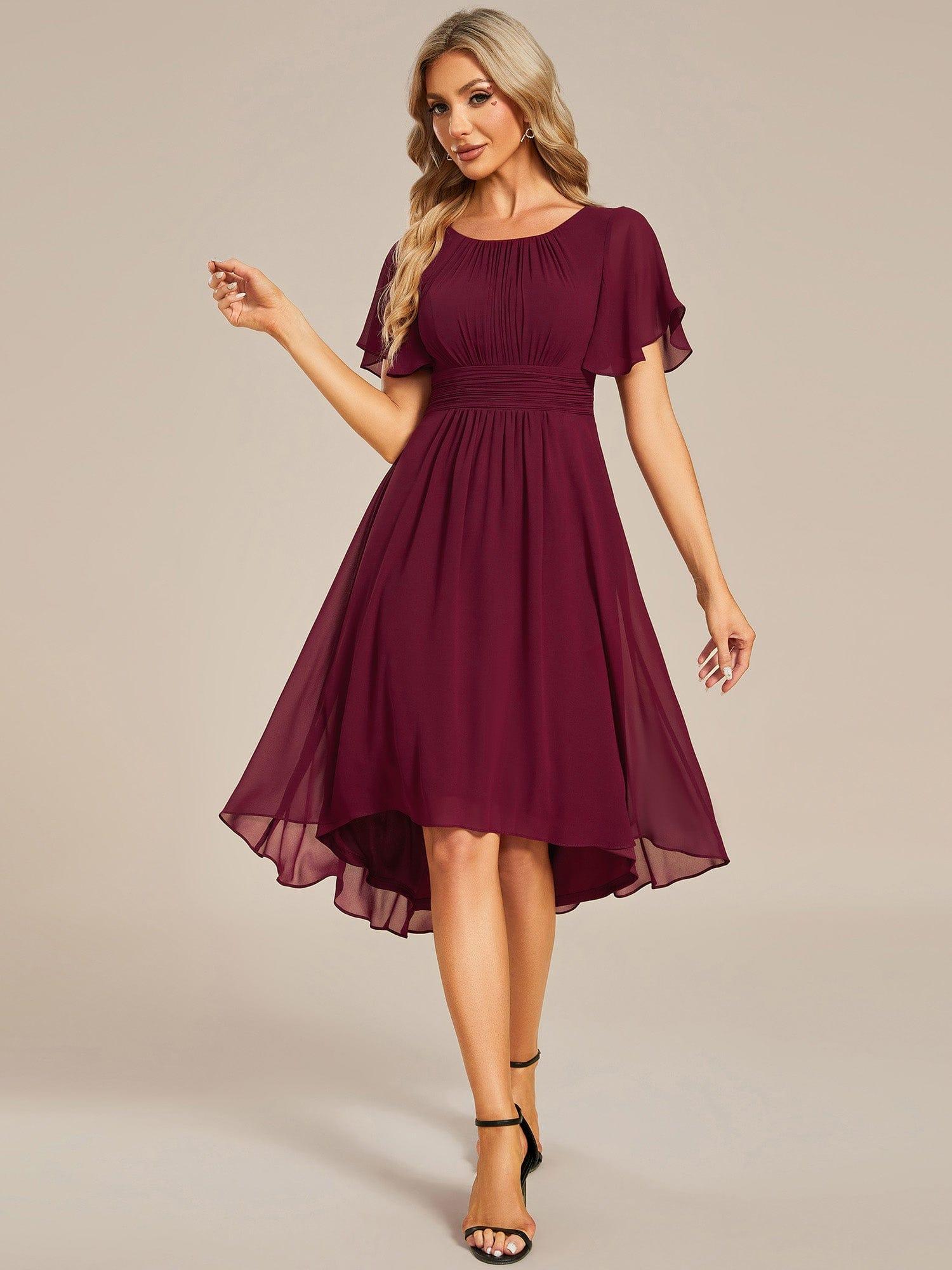 Robe d'invit¨¦ de mariage trap¨¨ze en mousseline fluide ¨¤ encolure ronde et longueur au genou #farbe_Burgundy Robe d'invit¨¦ de mariage trap¨¨ze en mousseline fluide ¨¤ encolure ronde et longueur au genou #farbe_Burgundy