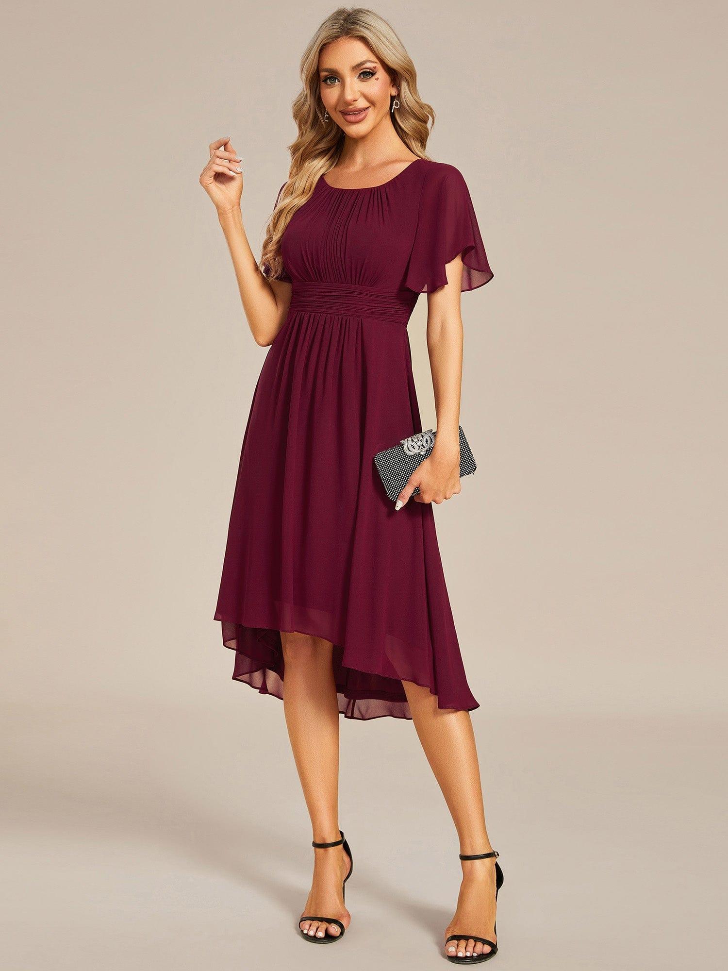 Robe d'invit¨¦ de mariage trap¨¨ze en mousseline fluide ¨¤ encolure ronde et longueur au genou #farbe_Burgundy Robe d'invit¨¦ de mariage trap¨¨ze en mousseline fluide ¨¤ encolure ronde et longueur au genou #farbe_Burgundy