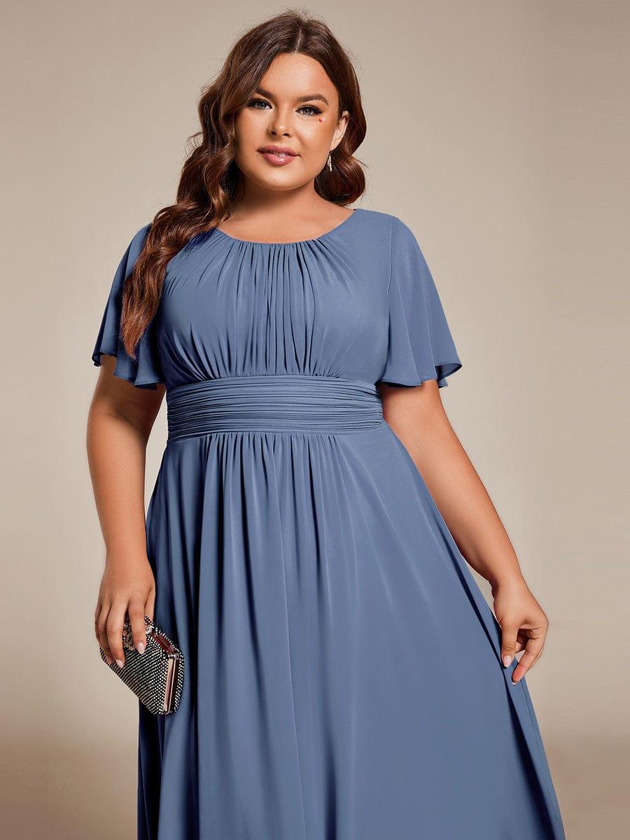 Robe d'invit¨¦ de mariage trap¨¨ze en mousseline fluide ¨¤ encolure ronde et longueur au genou #farbe_Dusty Navy Robe d'invit¨¦ de mariage trap¨¨ze en mousseline fluide ¨¤ encolure ronde et longueur au genou #farbe_Dusty Navy