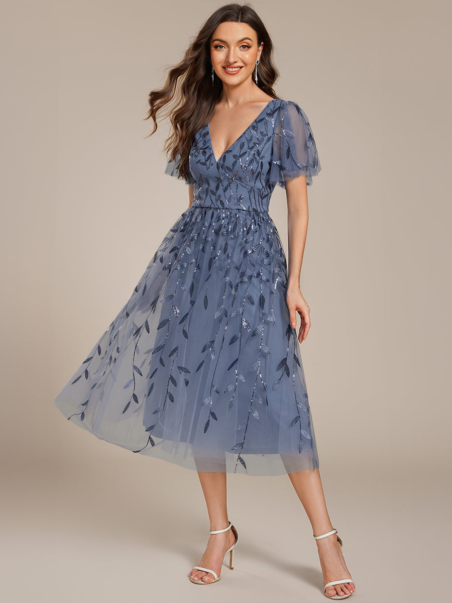 Midi Länge V-Ausschnitt A-Linie Pailletten Kleid Mit Besticktem Blumenmuster Und Gerafften Details #Farbe_Taubenblau