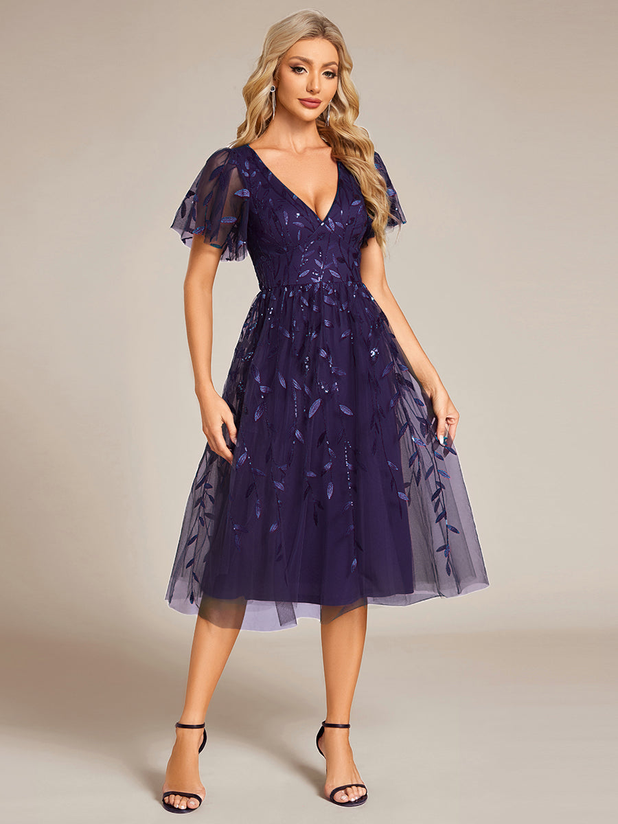 Midi Länge V-Ausschnitt A-Linie Pailletten Kleid Mit Besticktem Blumenmuster Und Gerafften Details #Farbe_Dunkelviolett