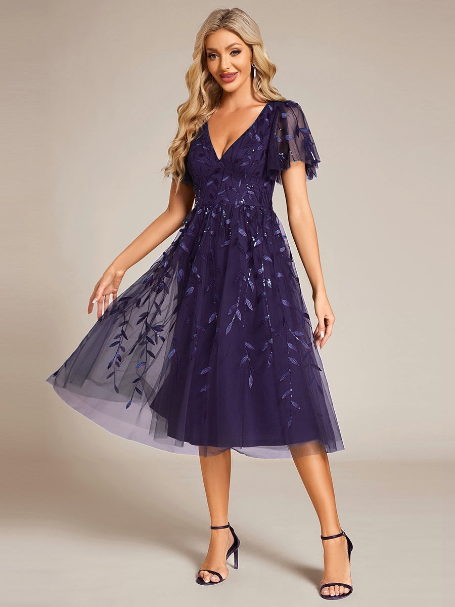 Midi Länge V-Ausschnitt A-Linie Pailletten Kleid Mit Besticktem Blumenmuster Und Gerafften Details #Farbe_Dunkelviolett