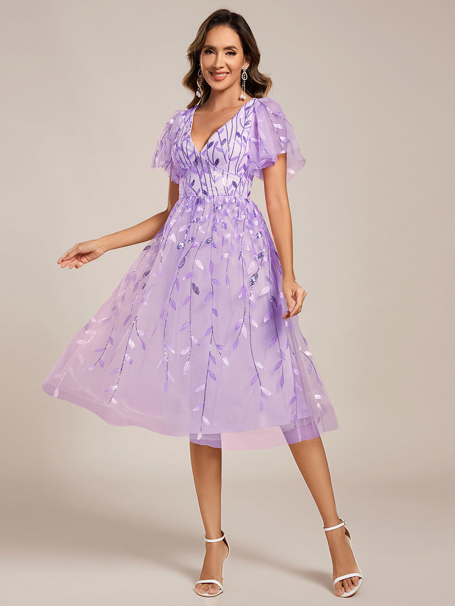 Midi Länge V-Ausschnitt A-Linie Pailletten Kleid Mit Besticktem Blumenmuster Und Gerafften Details #Farbe_Lavendel
