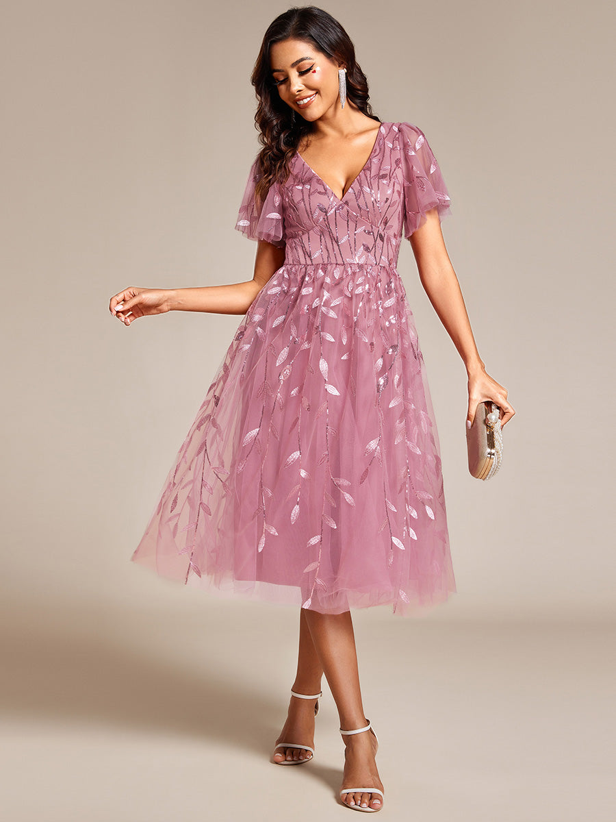 Midi Länge V-Ausschnitt A-Linie Pailletten Kleid Mit Besticktem Blumenmuster Und Gerafften Details #Farbe_Orchideenviolett