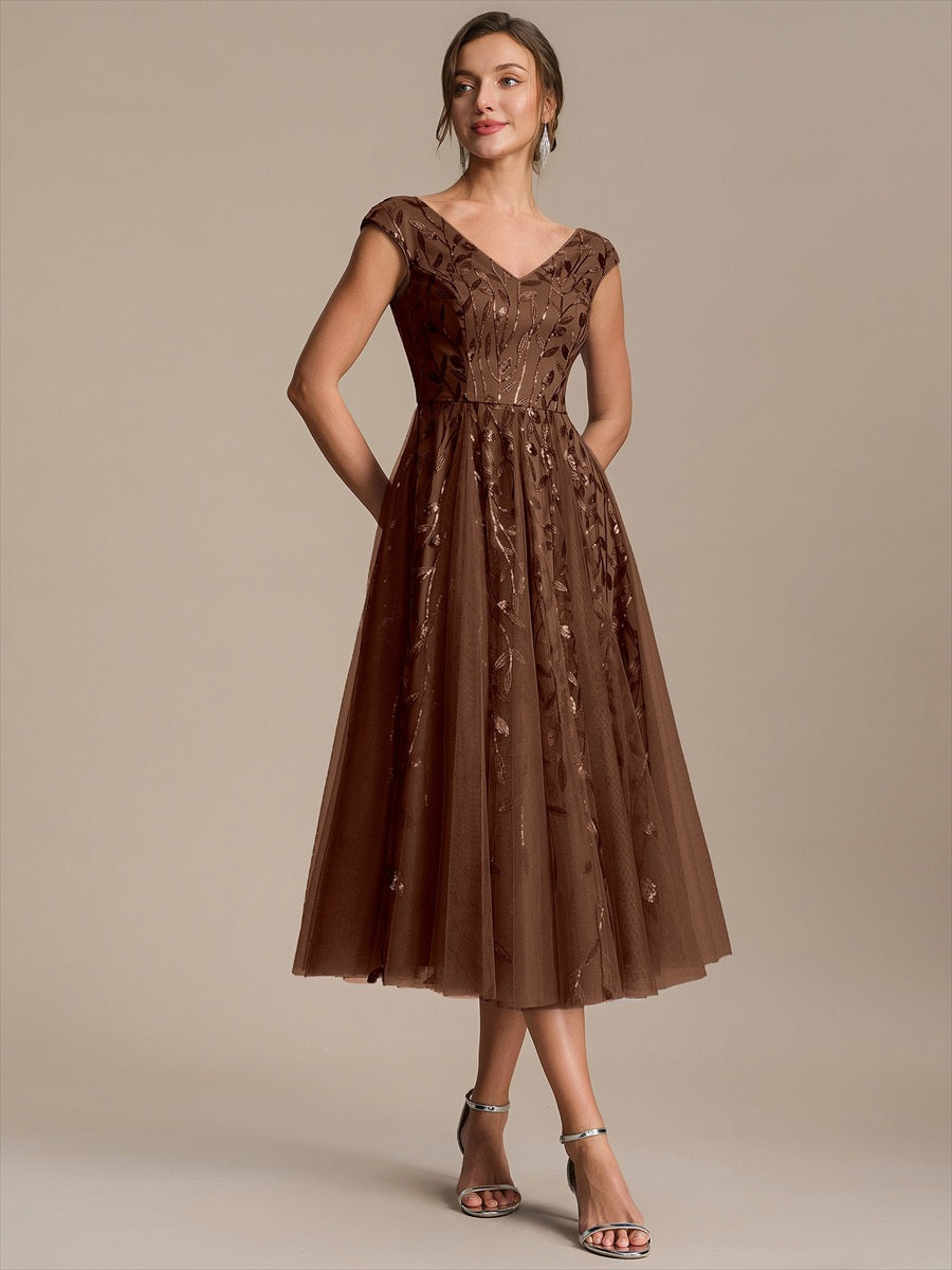 Midi Pailletten A-Linie Kleid Mit V-Ausschnitt Und Patchwork Details #Farbe_Braun