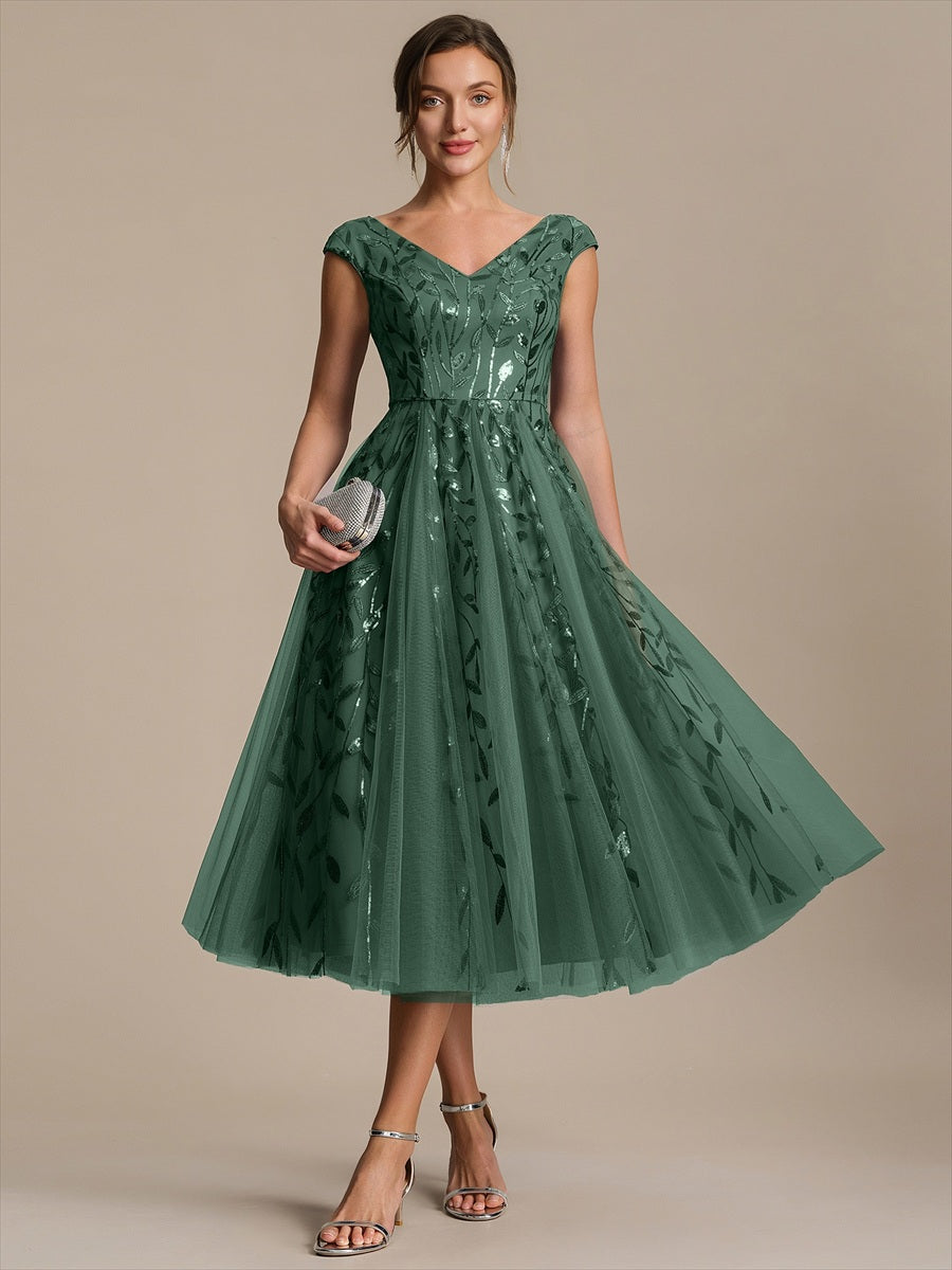 Midi Pailletten A-Linie Kleid Mit V-Ausschnitt Und Patchwork Details #Farbe_Eukalyptus