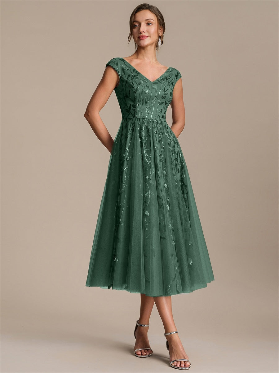 Midi Pailletten A-Linie Kleid Mit V-Ausschnitt Und Patchwork Details #Farbe_Eukalyptus