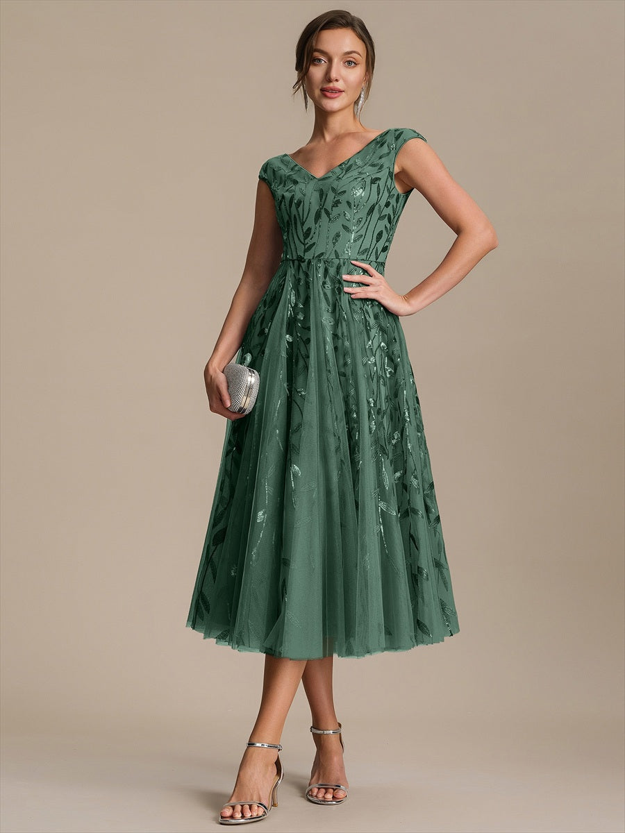 Midi Pailletten A-Linie Kleid Mit V-Ausschnitt Und Patchwork Details #Farbe_Eukalyptus