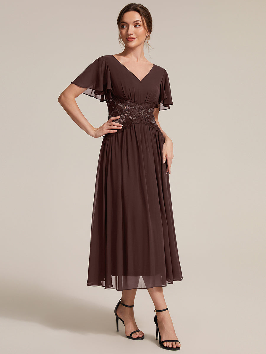 Midi Tee-Länge A-Linie Kleid Mit V-Ausschnitt Chiffon Stoff Und Rüschen Eleganter Stil Kleid #Farbe_Schokoladenbraun