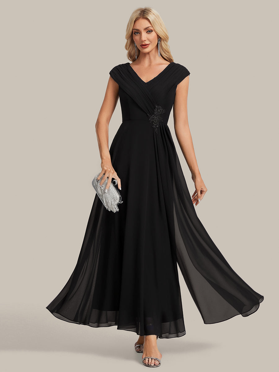 Maxilänge V-Ausschnitt A-Linie Chiffon Kleid Mit Tiefem V-Ausschnitt Applikationen Und Fließenden Bändern #Farbe_Schwarz