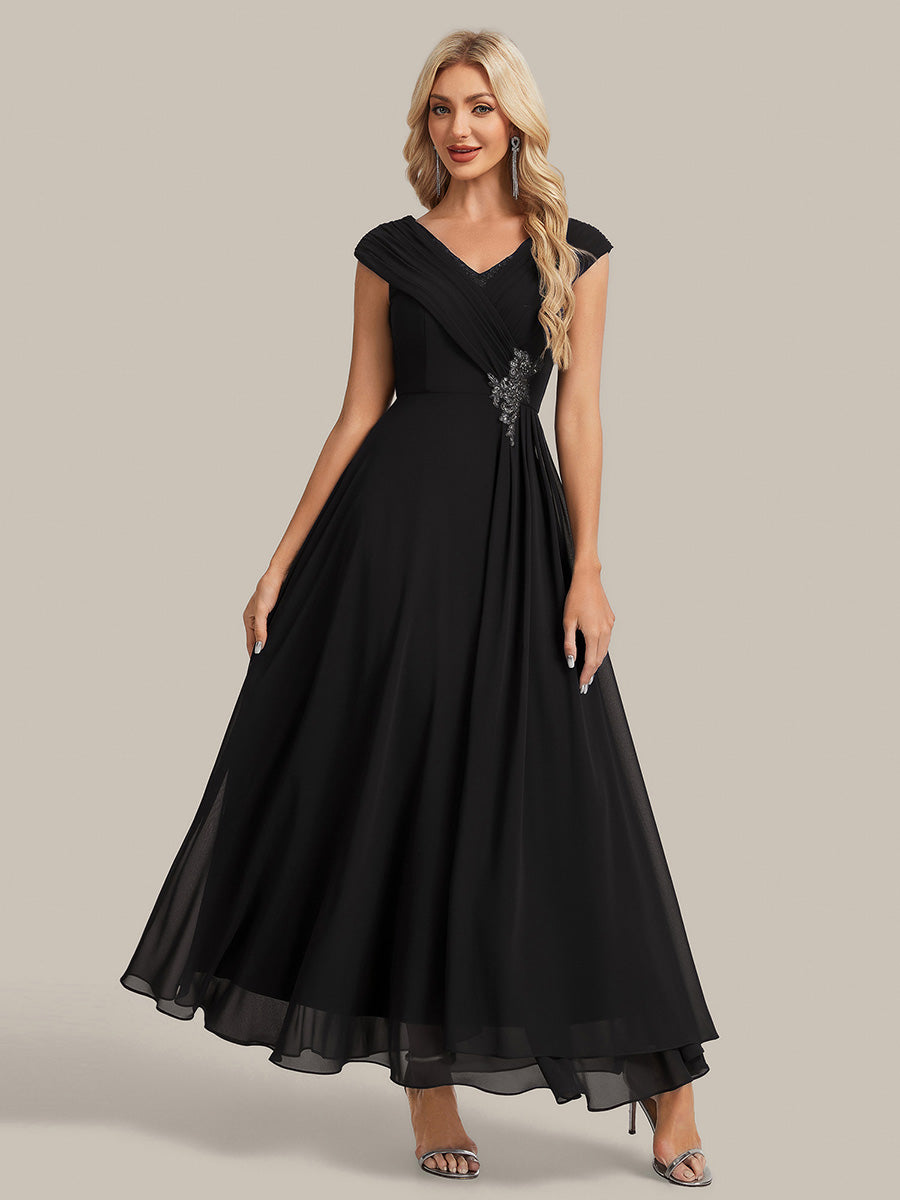 Maxilänge V-Ausschnitt A-Linie Chiffon Kleid Mit Tiefem V-Ausschnitt Applikationen Und Fließenden Bändern #Farbe_Schwarz