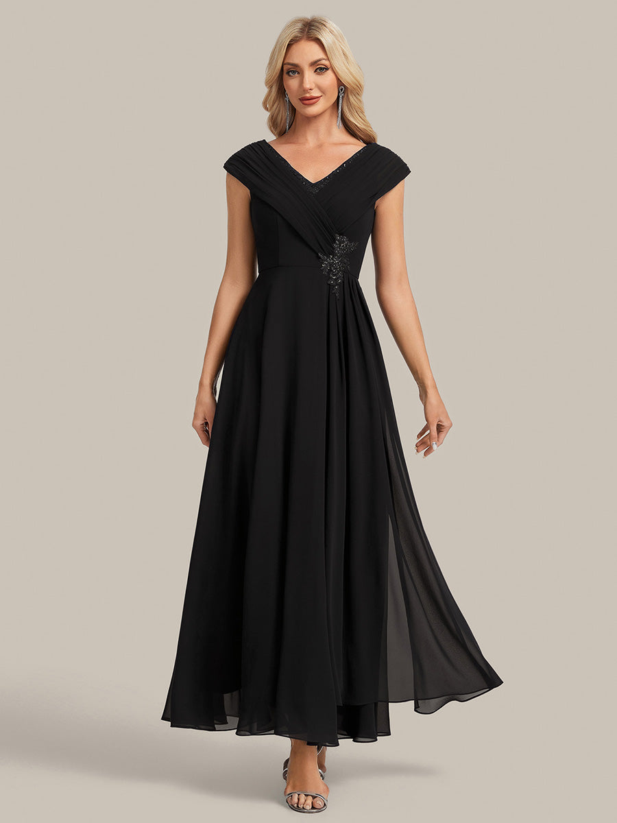 Maxilänge V-Ausschnitt A-Linie Chiffon Kleid Mit Tiefem V-Ausschnitt Applikationen Und Fließenden Bändern #Farbe_Schwarz