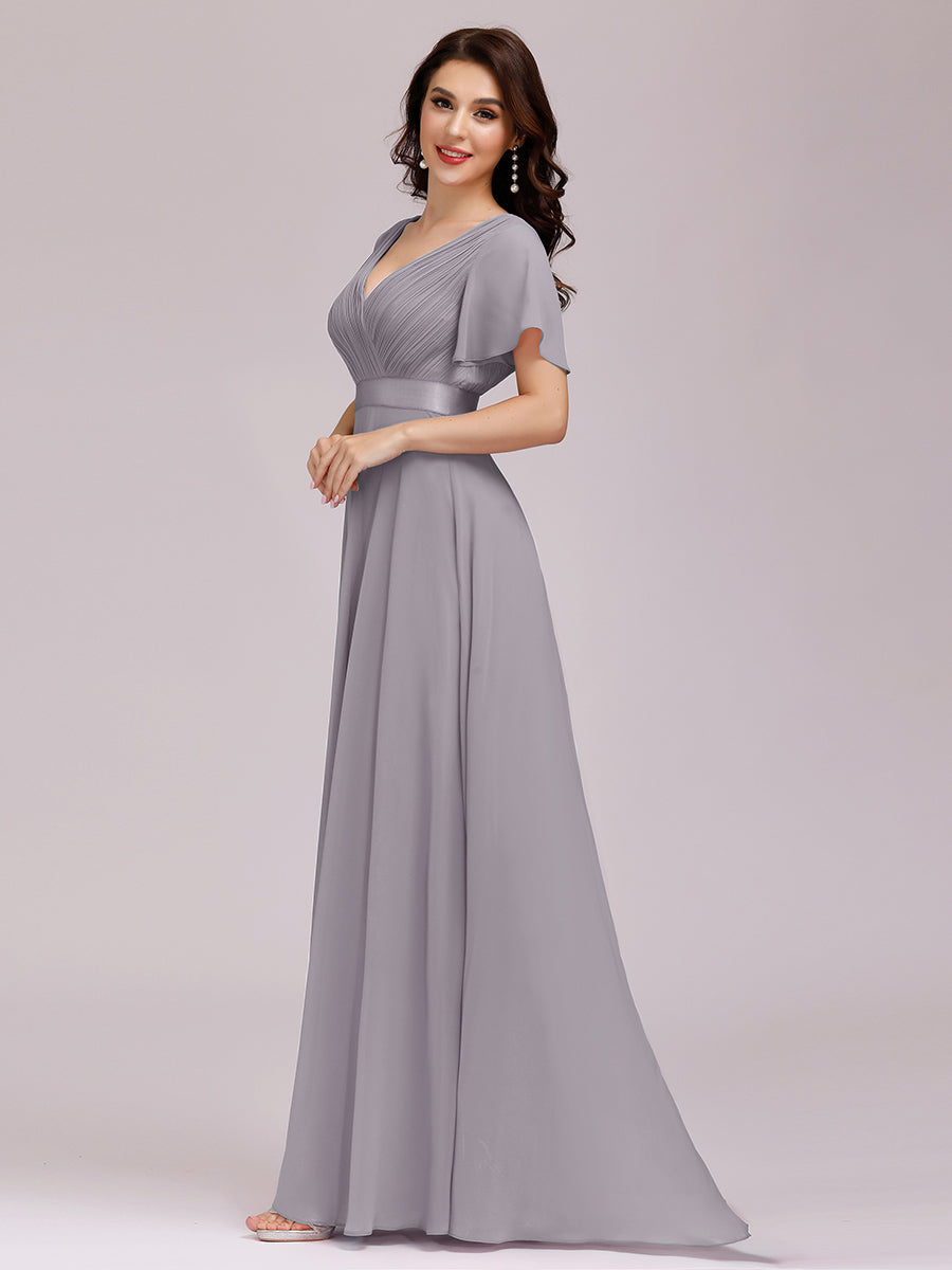 Langes Brautjungfernkleid mit Empire-Taille und kurzen, flatternden Ärmeln #Farbe_Grau