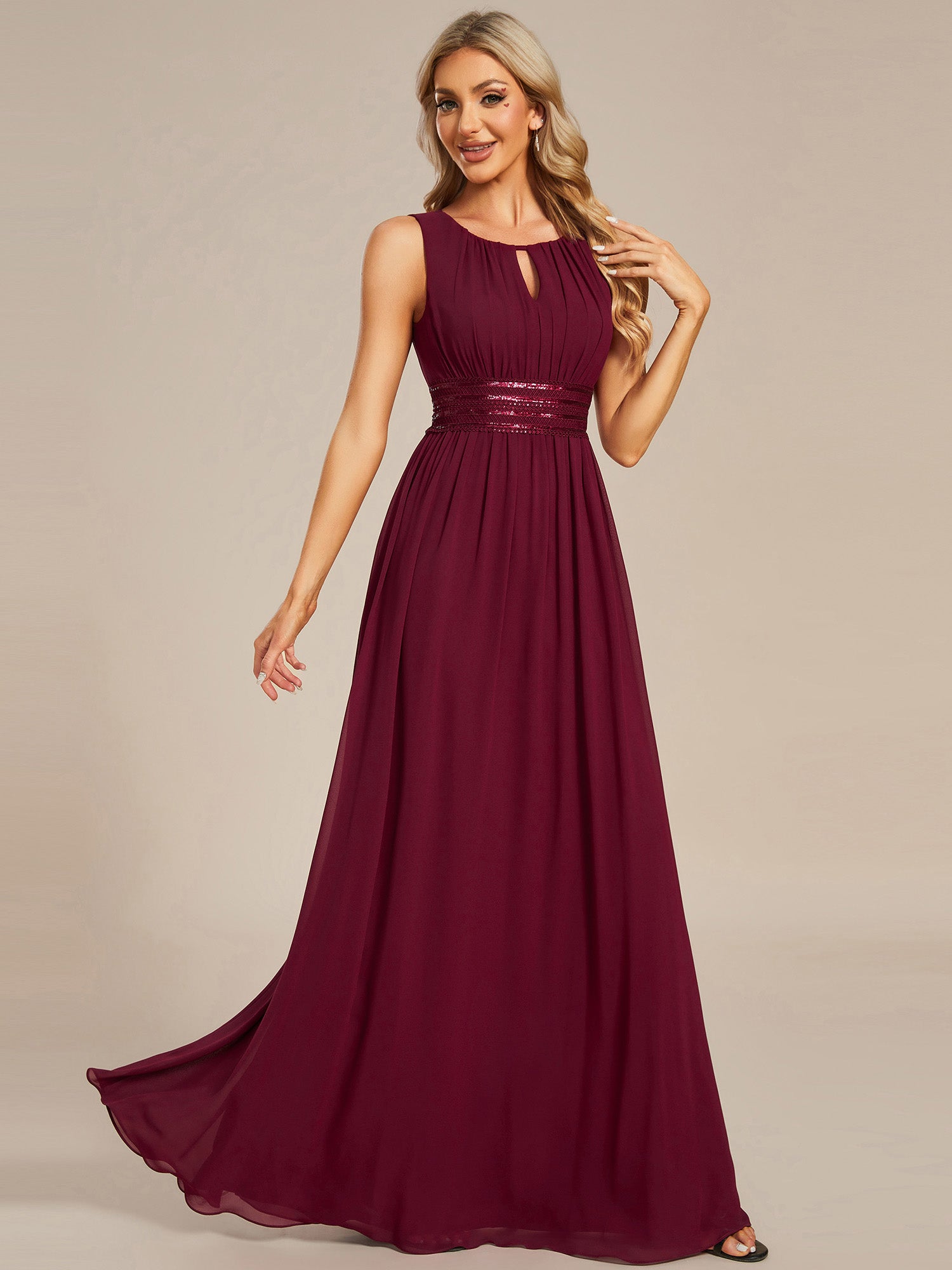 Bodenlanger A-Linien Chiffon Kleid Mit Rundhalsausschnitt Und Bestickten Details #Farbe_Burgunderrot