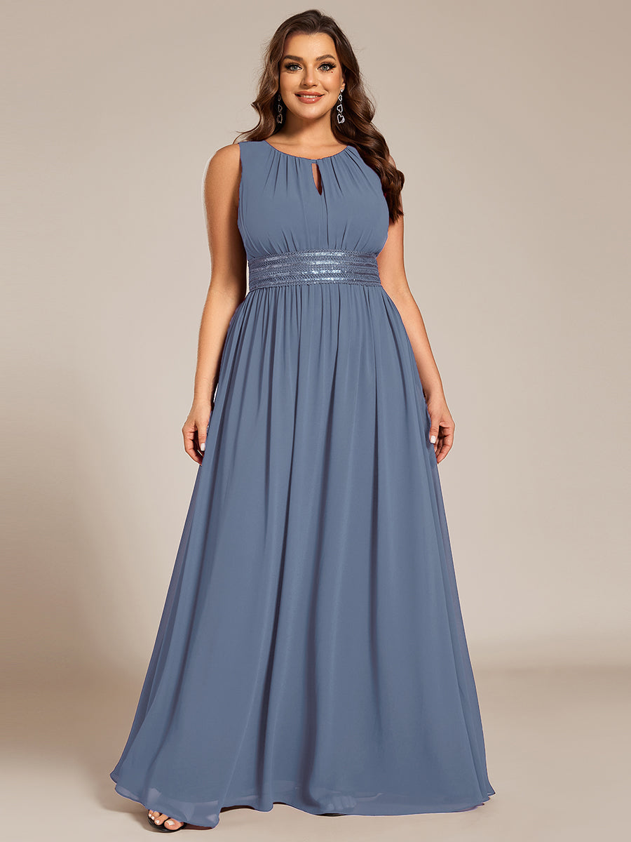 Bodenlanger A-Linien Chiffon Kleid Mit Rundhalsausschnitt Und Bestickten Details #Farbe_Taubenblau