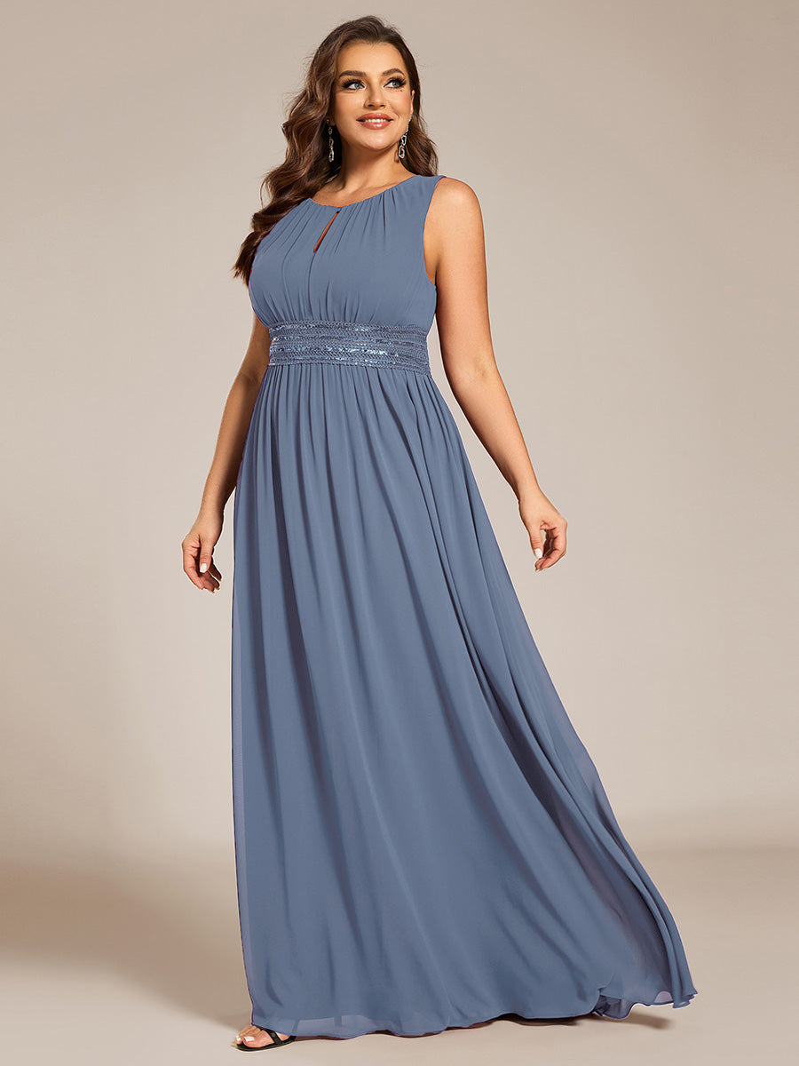 Bodenlanger A-Linien Chiffon Kleid Mit Rundhalsausschnitt Und Bestickten Details #Farbe_Taubenblau