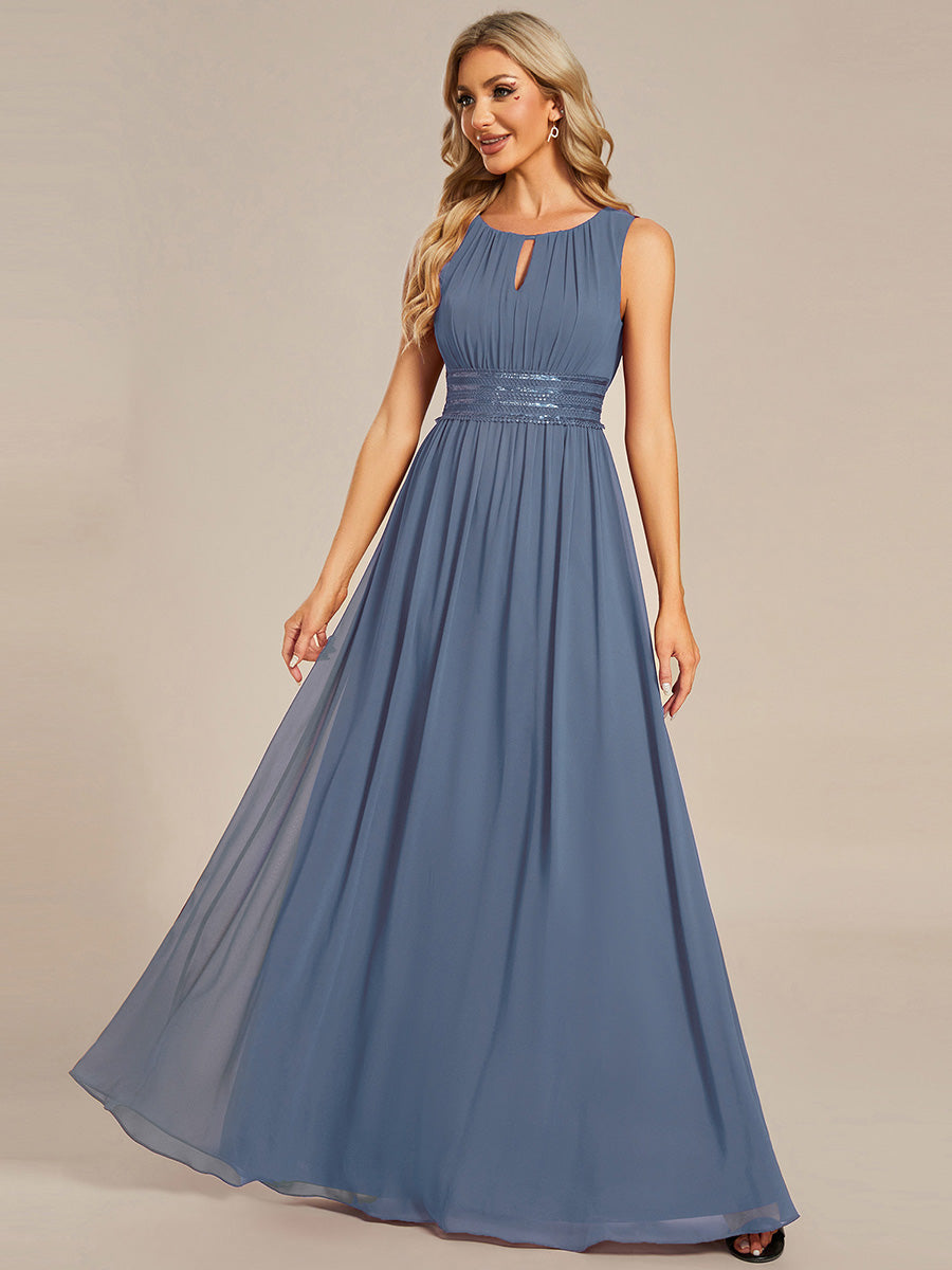 Bodenlanger A-Linien Chiffon Kleid Mit Rundhalsausschnitt Und Bestickten Details #Farbe_Taubenblau