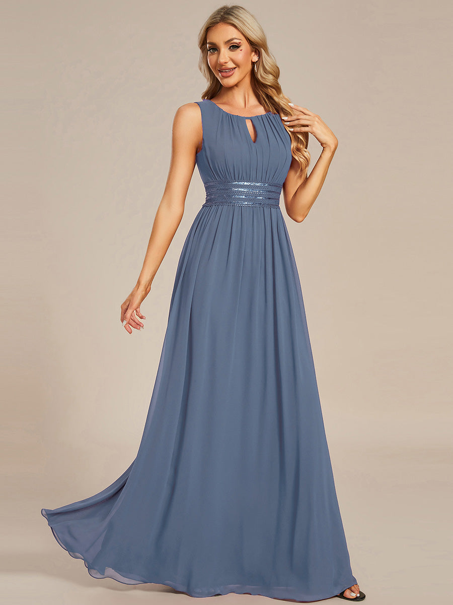 Bodenlanger A-Linien Chiffon Kleid Mit Rundhalsausschnitt Und Bestickten Details #Farbe_Taubenblau