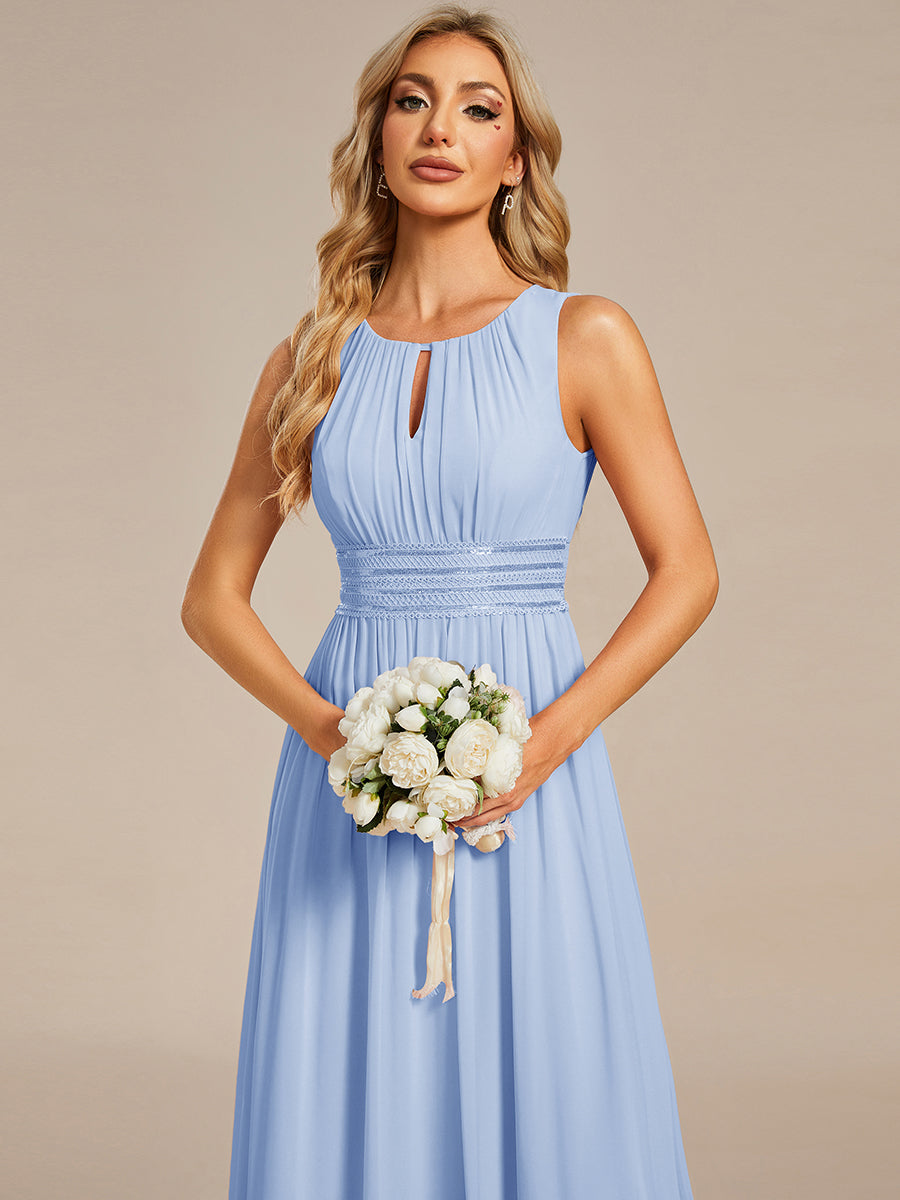 Bodenlanger A-Linien Chiffon Kleid Mit Rundhalsausschnitt Und Bestickten Details #Farbe_Eisblau