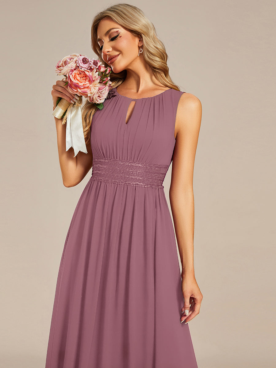 Bodenlanger A-Linien Chiffon Kleid Mit Rundhalsausschnitt Und Bestickten Details #Farbe_Orchideenviolett
