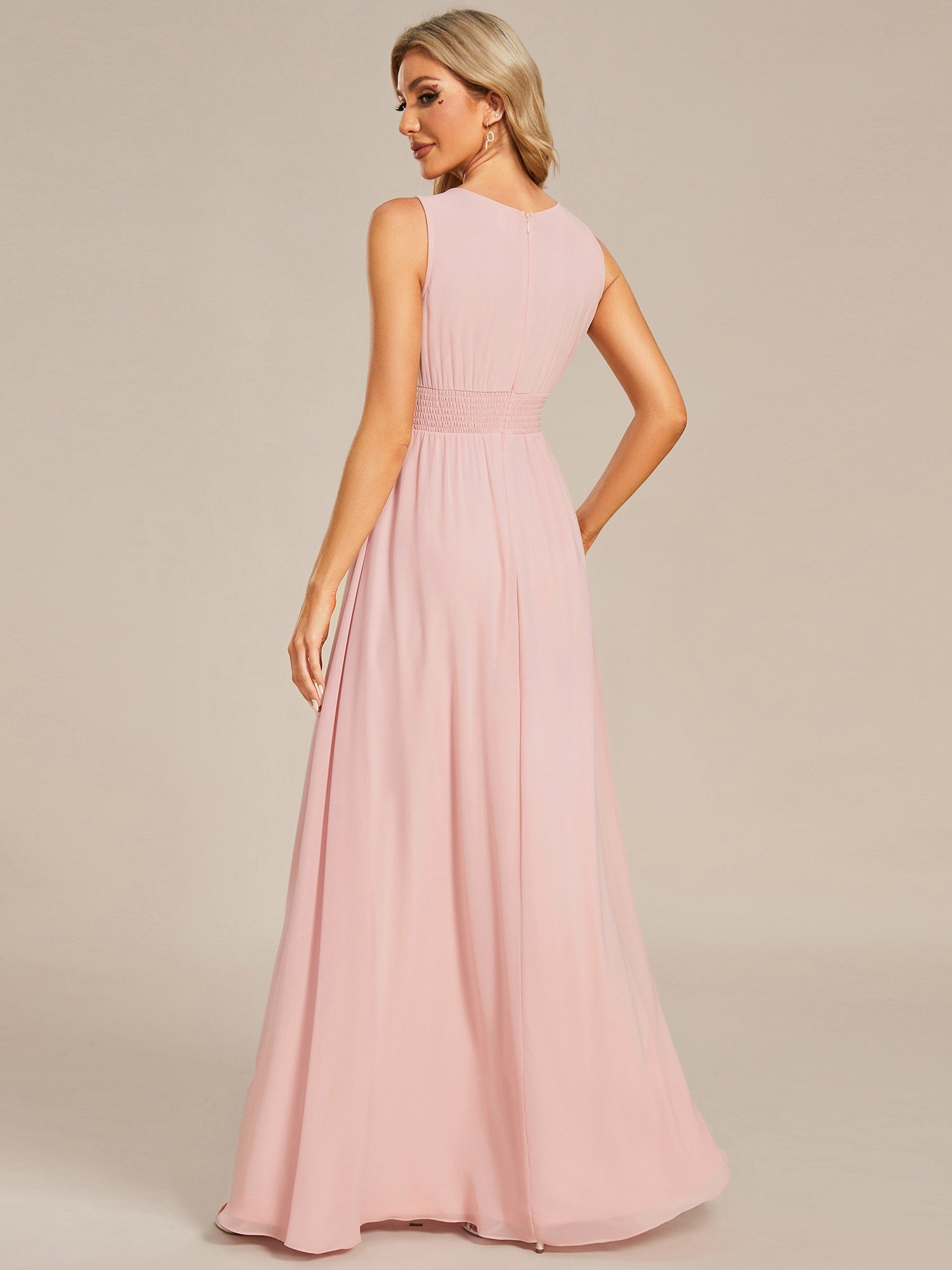 Bodenlanger A-Linien Chiffon Kleid Mit Rundhalsausschnitt Und Bestickten Details #Farbe_Pink