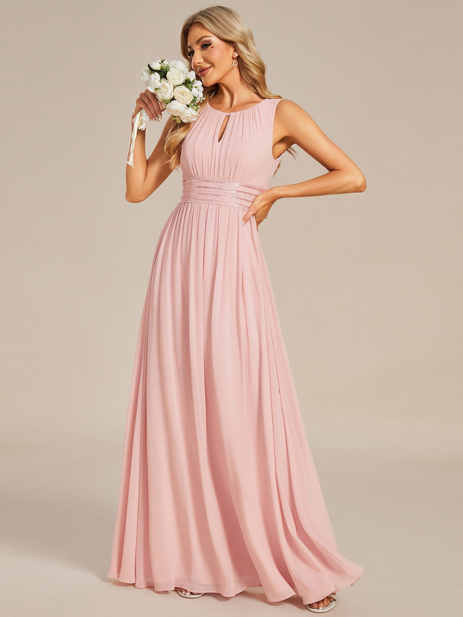 Bodenlanger A-Linien Chiffon Kleid Mit Rundhalsausschnitt Und Bestickten Details #Farbe_Pink
