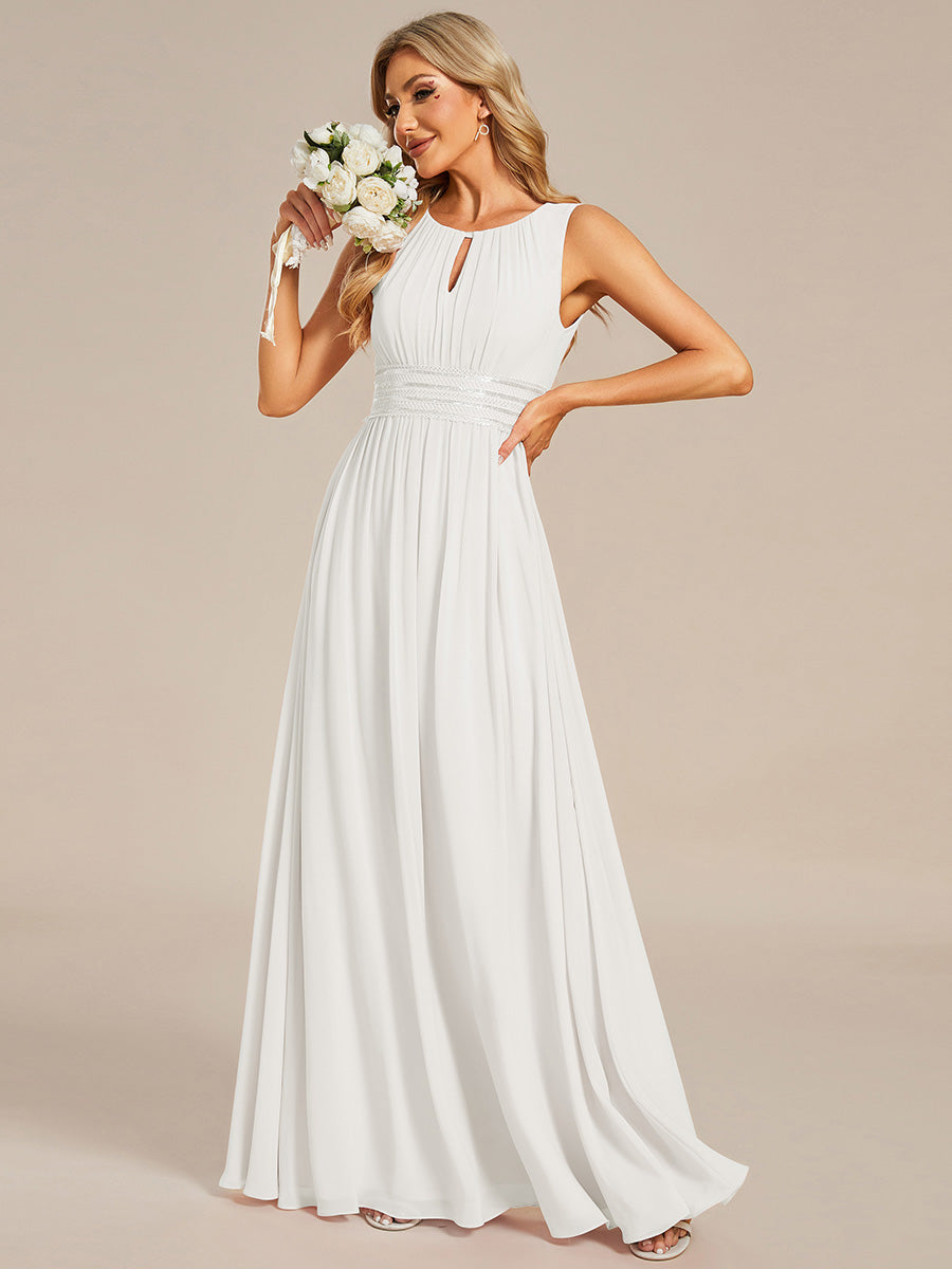 Bodenlanger A-Linien Chiffon Kleid Mit Rundhalsausschnitt Und Bestickten Details #Farbe_Weiß