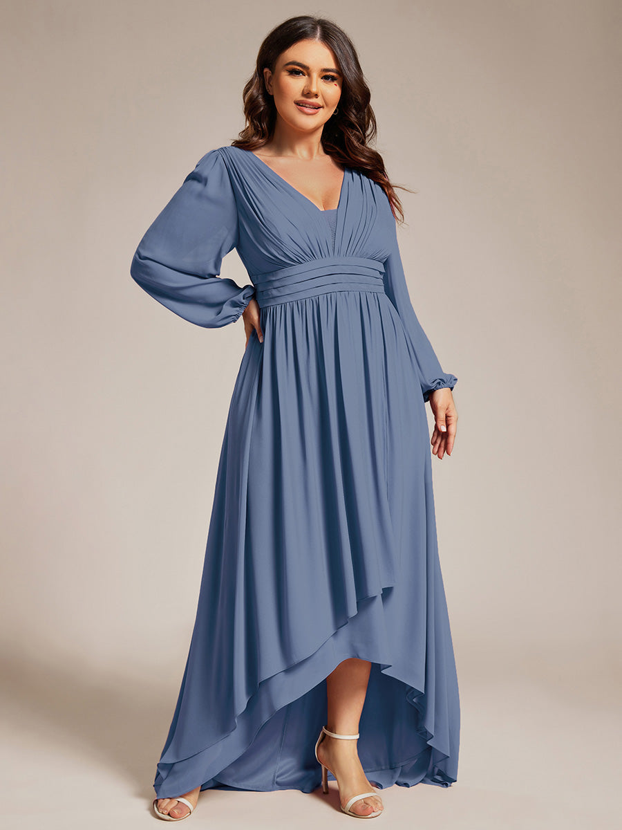 Robe d'invit¡§| de mariage trap¡§¡§ze en mousseline fluide ¡§¡è encolure ronde et longueur au genou #farbe_Taubenblau