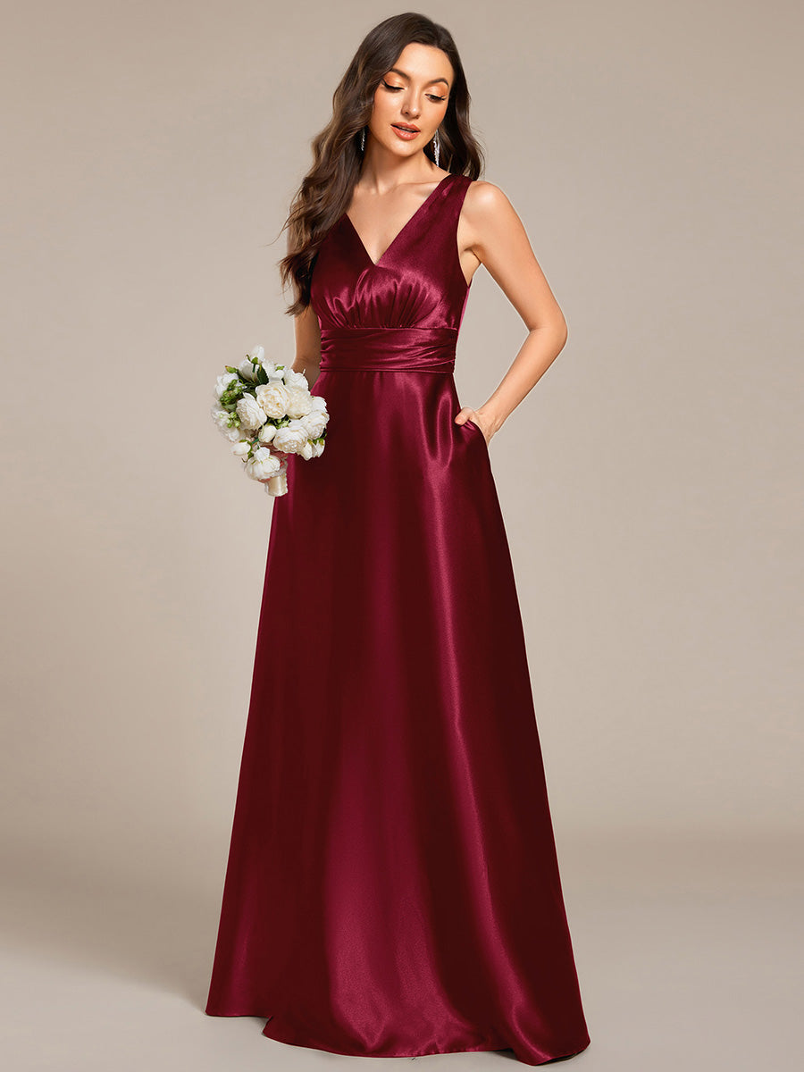 Bodenlanger V-Ausschnitt A-Linie Satin Kleid Mit Tiefem V-Ausschnitt Und Gerafften Details #Farbe_Burgunderrot