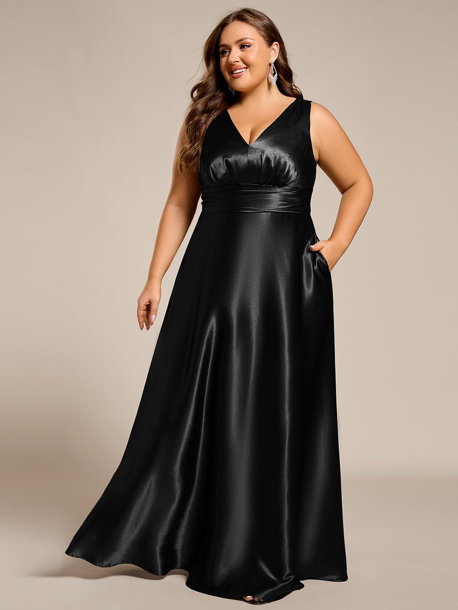 Bodenlanger V-Ausschnitt A-Linie Satin Kleid Mit Tiefem V-Ausschnitt Und Gerafften Details #Farbe_Schwarz