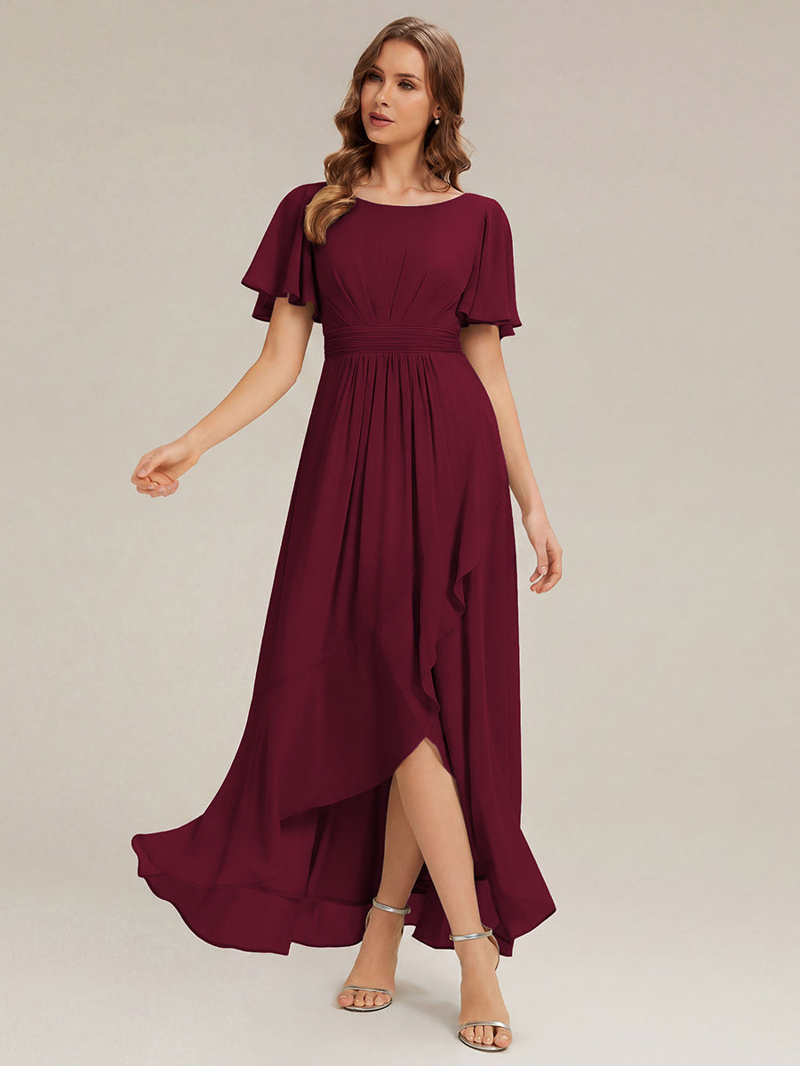 High-Low Chiffon Kleid Mit Rundhalsausschnitt Asymmetrischem Saum Gerüschten Und Rüschen Details Faltenoptik #Farbe_Burgunderrot