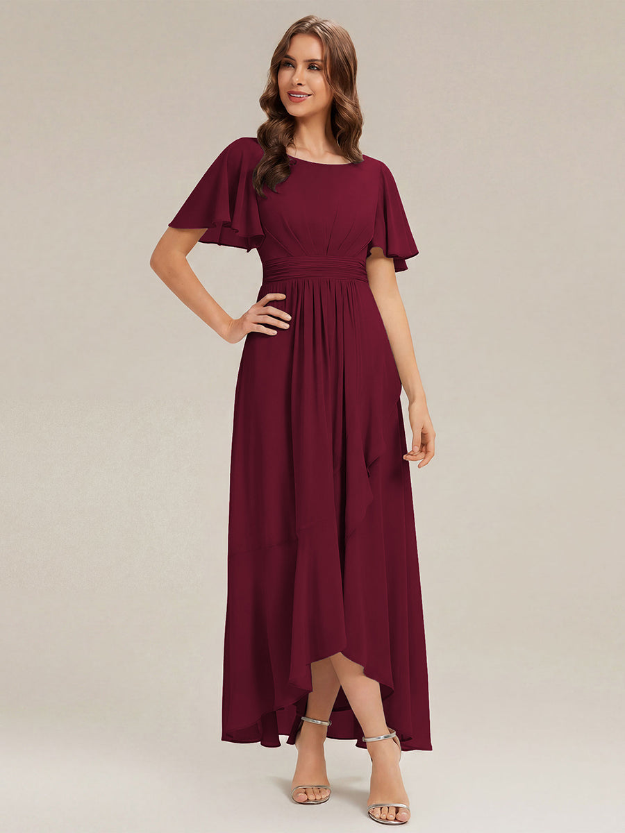 High-Low Chiffon Kleid Mit Rundhalsausschnitt Asymmetrischem Saum Gerüschten Und Rüschen Details Faltenoptik #Farbe_Burgunderrot