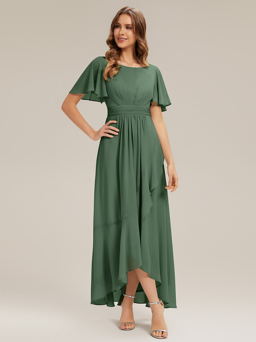 High-Low Chiffon Kleid Mit Rundhalsausschnitt Asymmetrischem Saum Gerüschten Und Rüschen Details Faltenoptik #Farbe_Eukalyptus