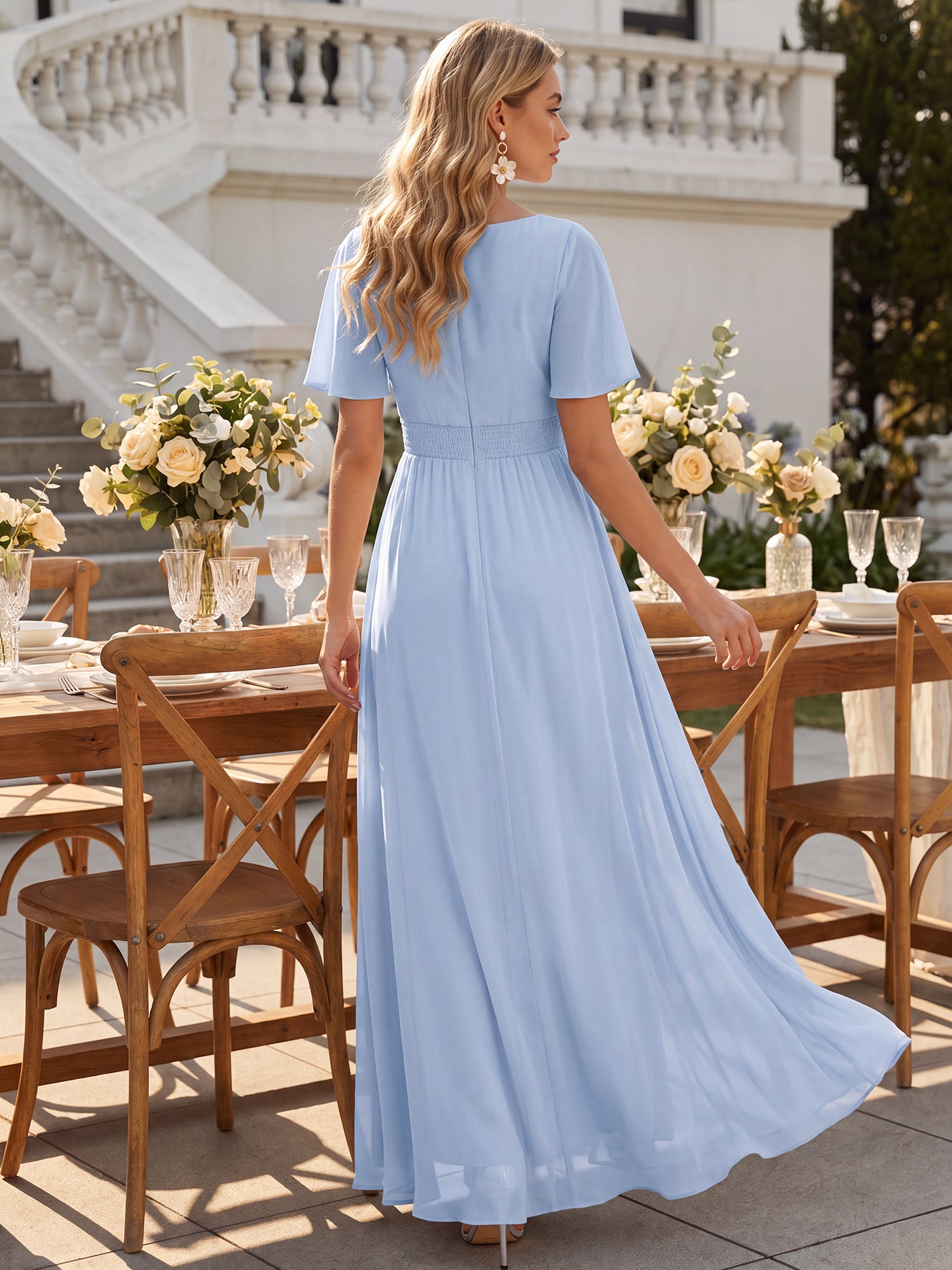 High-Low Chiffon Kleid Mit Rundhalsausschnitt Asymmetrischem Saum Gerüschten Und Rüschen Details Faltenoptik #Farbe_Eisblau