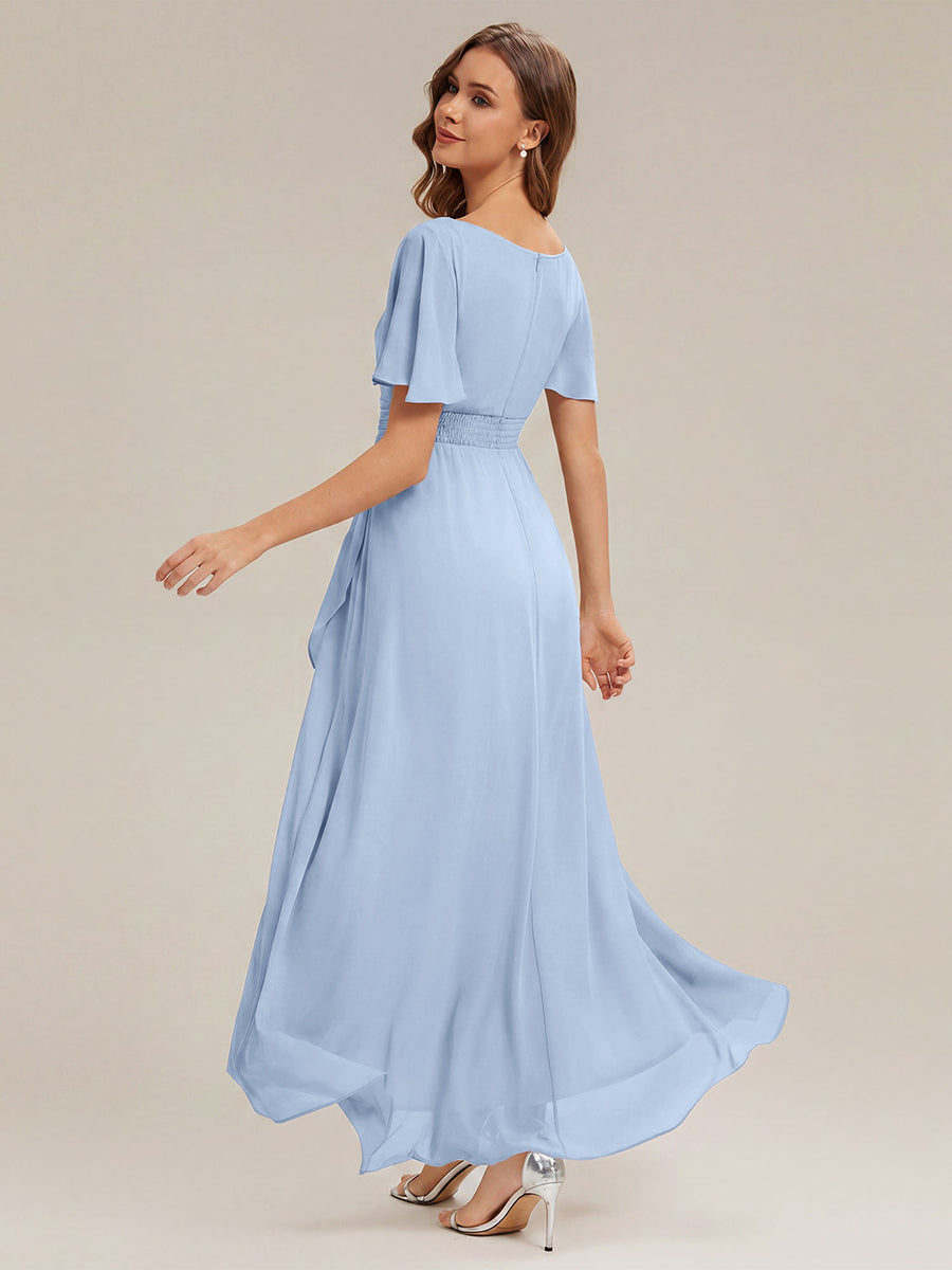 High-Low Chiffon Kleid Mit Rundhalsausschnitt Asymmetrischem Saum Gerüschten Und Rüschen Details Faltenoptik #Farbe_Eisblau