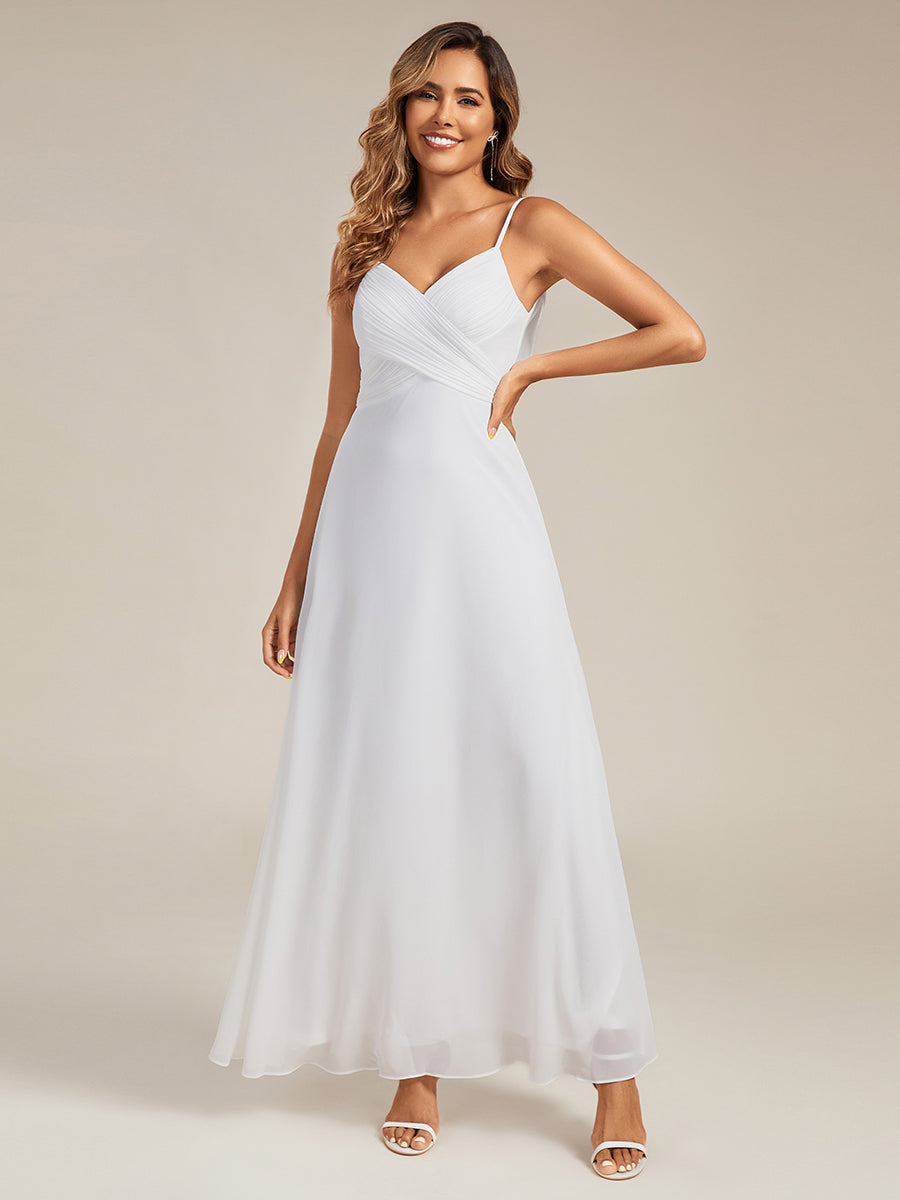 Brautjungfernkleid mit V-Ausschnitt schmalen Trägern und bodenlangem Rock #Farbe_Weiß