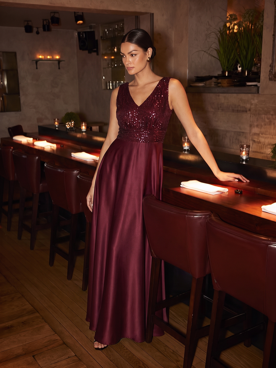 Maxilänge V-Ausschnitt A-Linien Kleid Aus Satin Mit Pailletten Für Glamourösen Look #Farbe_Burgunderrot