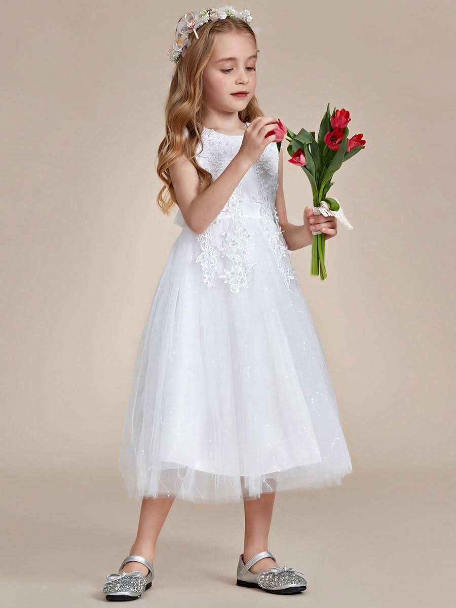 Wunderschönes Blumenmädchenkleid aus weißer Spitze und Tüll mit Blumenapplikationen CK60044