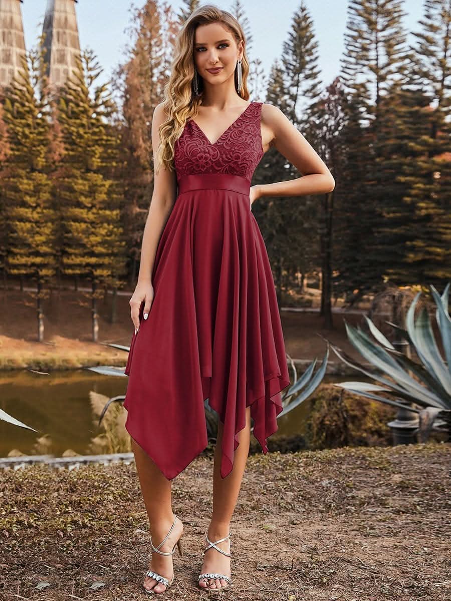 Kurz Spitzen Cocktailkleid mit V-Ausschnitt #farbe_Burgundy