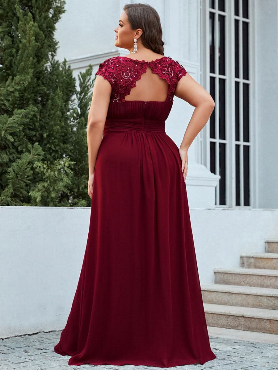 Elegantes Maxi-Brautjungfernkleid mit langen Spitzen und FlügelÄrmeln #Farbe_Burgundy