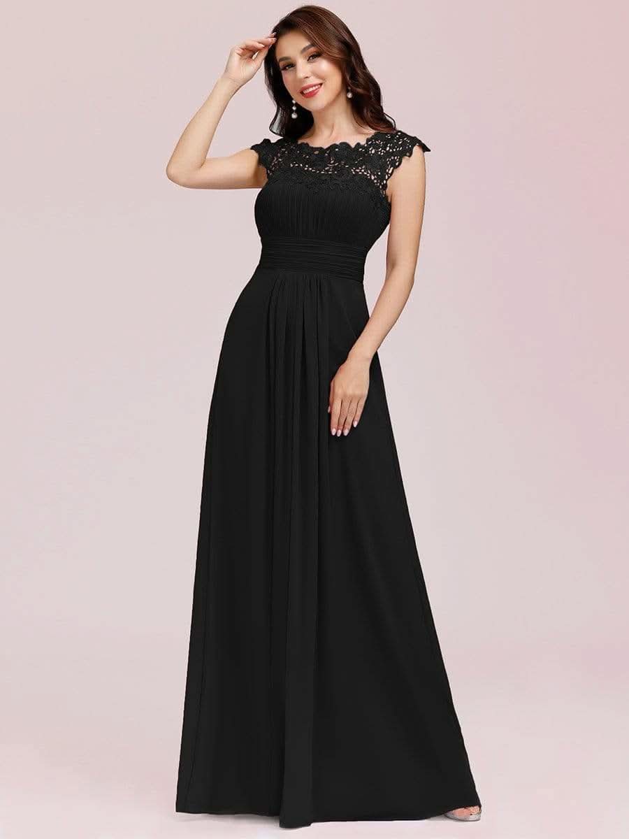 Elegantes Maxi-Brautjungfernkleid mit langen Spitzen und FlügelÄrmeln #Farbe_Schwarz