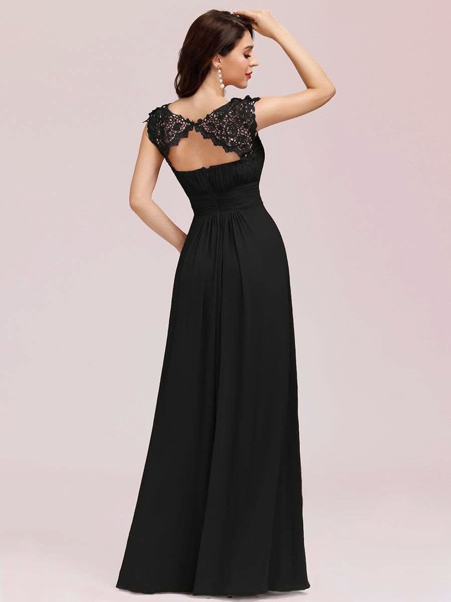 Elegantes Maxi-Brautjungfernkleid mit langen Spitzen und FlügelÄrmeln #Farbe_Schwarz